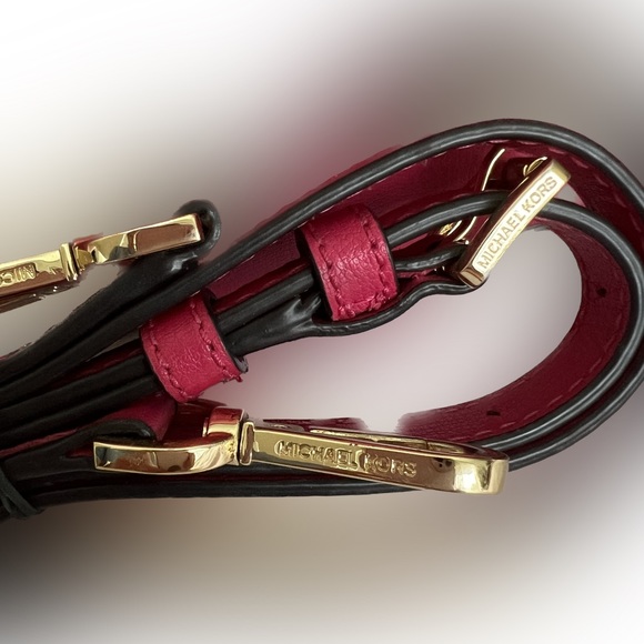 EUC Michael Kors Leather "Cindy" (Domed Satchel) - Picture 9 of 13